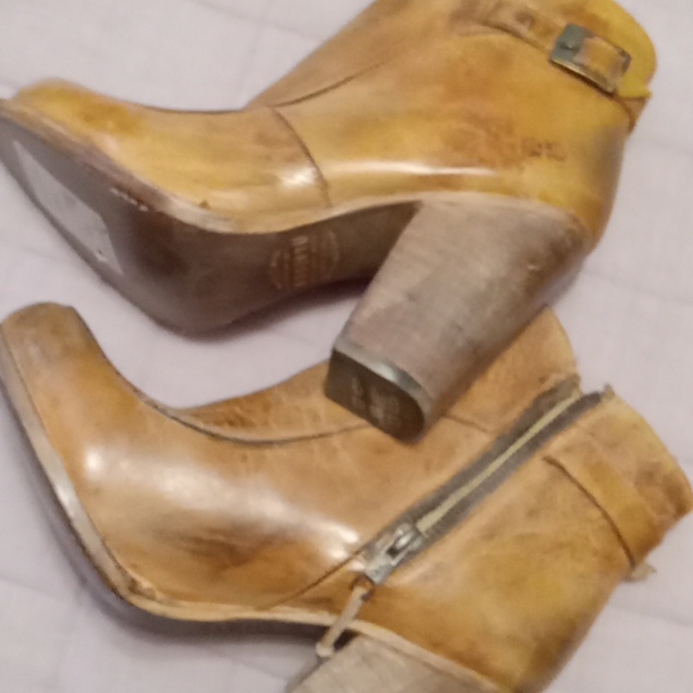 Womens Boots !!
